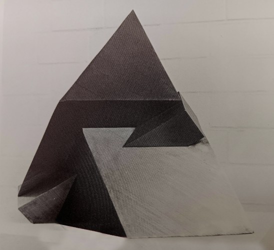 Drei Schritte und eine Drehung - Stahl verzundert, blanker Schnitt, aufgeschrumpft, 1987. Foto: Dieter Zaha